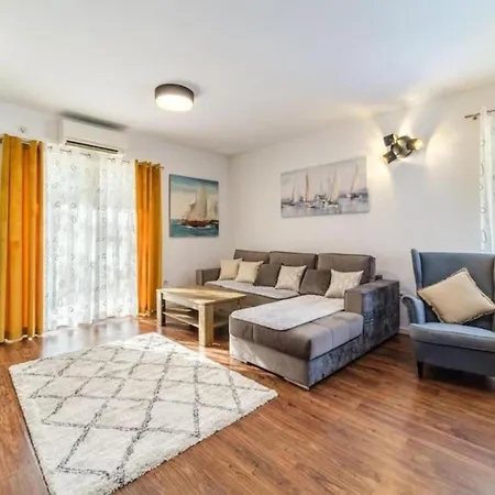 Апартаменти Three Bedroom With Sea View And Terrace Сутіван